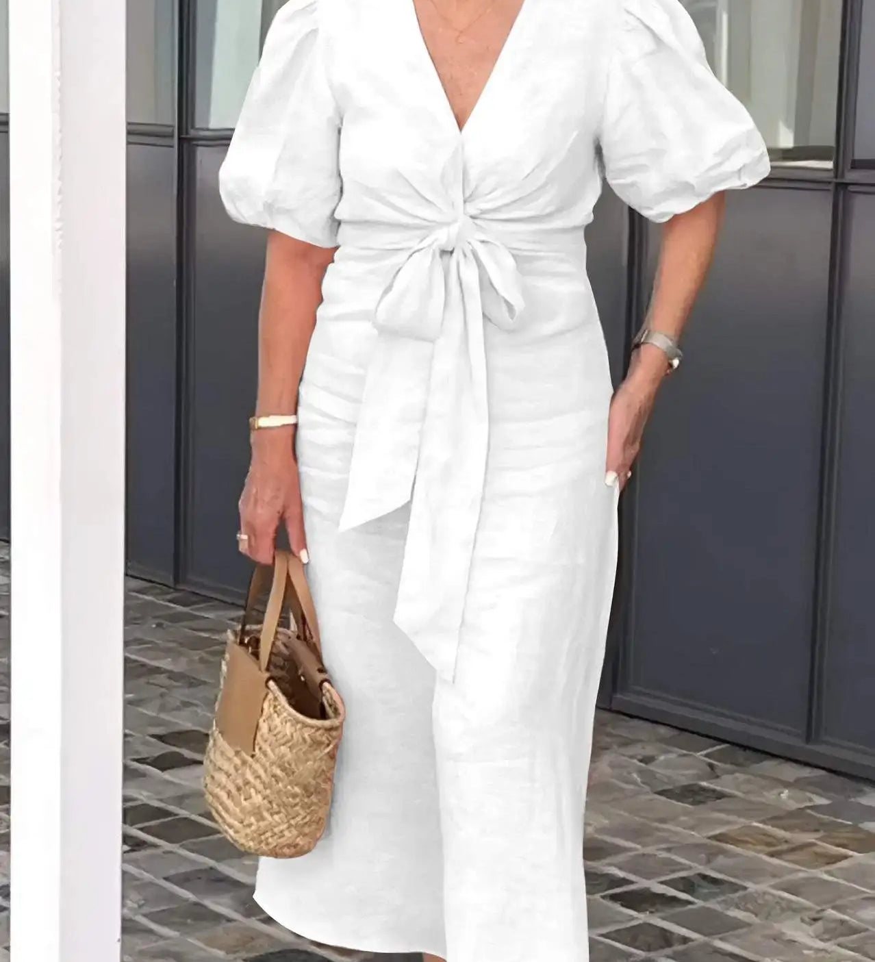 LYNORA | ROBE MIDI ÉLÉGANTE À ENCOLURE EN V
